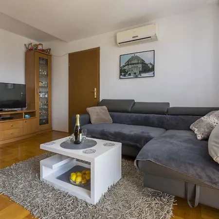 In 13732 Apartment Crikvenica