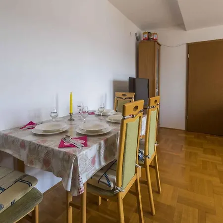 Apartment In 13732 *