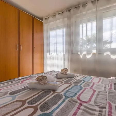 Apartment In 13732 *