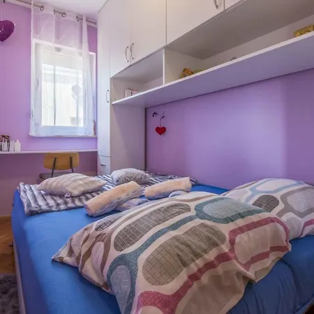 Apartment In 13732 *